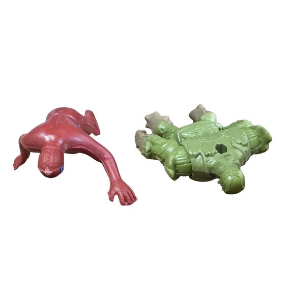 Toy Lot 2 Action Figures Swamp Thing & Random Wrestler - Picture 4 of 6